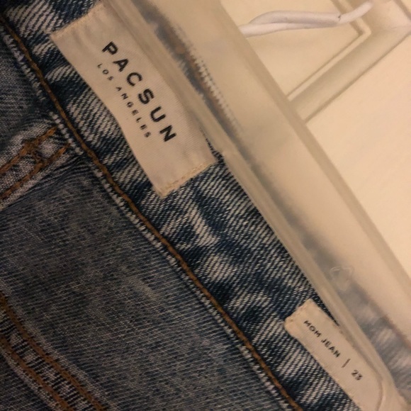 Light washed mom jeans - Picture 3 of 3